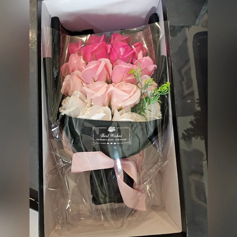 New In BOX! 18 Pcs Eternal Rose Soap Flower Bouquet PINK WHITE RED